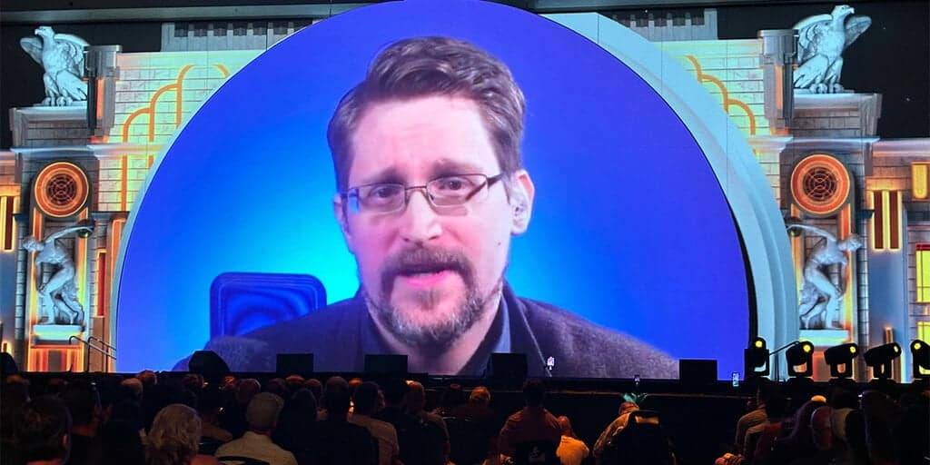 Edward Snowden Advises Bitcoin Enthusiasts to Vote Without Falling for Cults