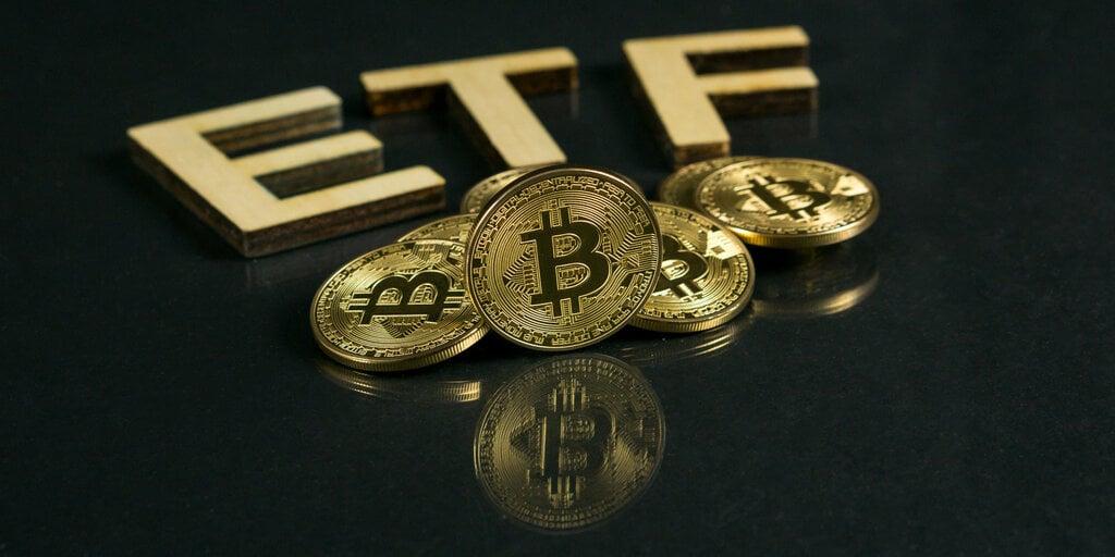 Shocking Retreat: Investors Drain $726 Million from Bitcoin ETFs in Record Exodus